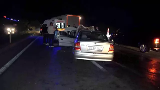 Kırıkkale'de iki otomobil kafa kafaya çarpıştı: 4 yaralı