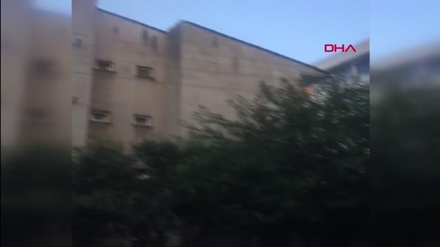 yikilan bina elektrik tellerine carpinca kork 2 14455501 o