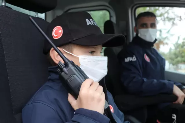 AFAD görevlisi olmayı hayal eden Kerem'e anlamlı hediye