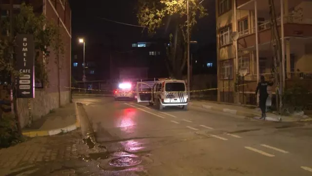 Bahçelievler'de hafif ticari araç alev alev yandı