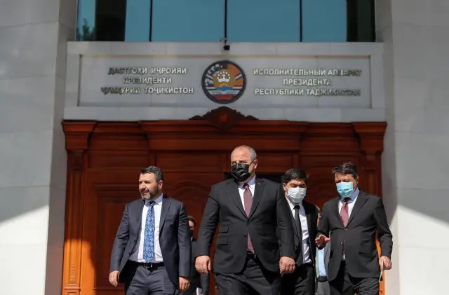 Bakan Varank, Tacikistan Başbakanı Rasulzoda ile görüştü