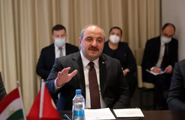Son dakika haberi: Bakan Varank, Tacikistan Sanayi ve Yeni Teknolojiler Bakanı Kabir ile görüştü