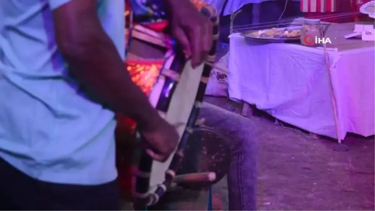 Bangladeş'te 'Durgapuja' kutlamaları renkli görüntülerle sürüyor