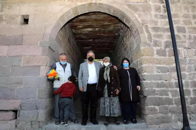 Başkan Yalçın yaşlıların duasını almaya devam ediyor