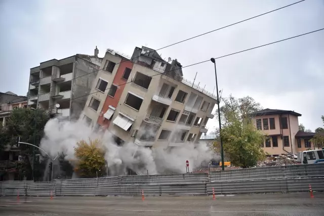 Tarihi Çarşı ve Hanlar Bölgesi'nde düzenleme çalışmaları devam ediyor