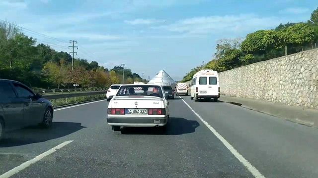 eninden buyuk yuk tasiyan tir trafigi yavasla 3 14457582 o