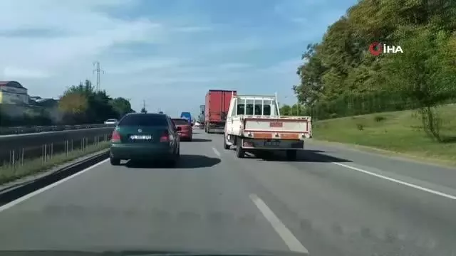 Eninden büyük yük taşıyan tır trafiği yavaşlattı
