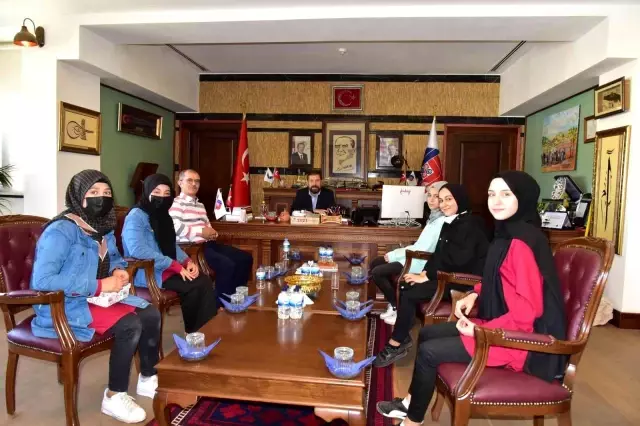 Evi yanan arkadaşları için seferber oldular