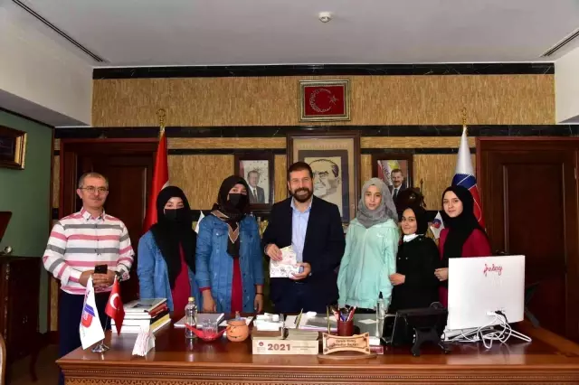 Evi yanan arkadaşları için seferber oldular