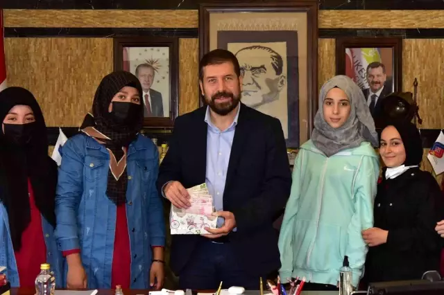 Evi yanan arkadaşları için seferber oldular