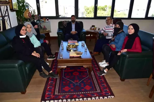 Evi yanan arkadaşları için seferber oldular