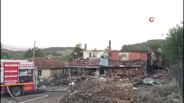Evi yanan arkadaşları için seferber oldular