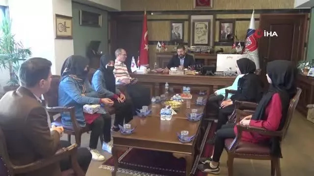 Evi yanan arkadaşları için seferber oldular