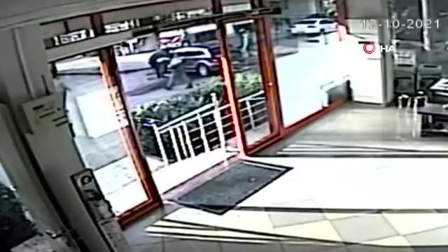 Son dakika! Faciadan dönülen kaza kamerada...Çöp konteynerinin arkasına sığındı, ölümden döndü