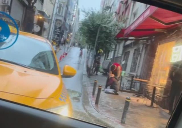 İstanbul'da bir otelde kalan ABD'li turist dehşet saçtı! Çalışanı sokakta sürükledi, kimse durduramadı