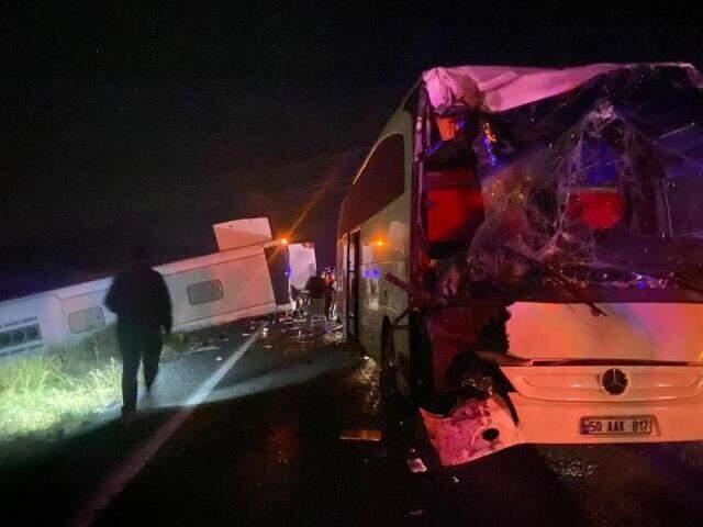 Öğrenciler taşıyan iki otobüs kaza yaptı: 27 yaralı Öğrenciler taşıyan iki otobüs kaza yaptı: 27 yaralı