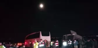 Nevşehir: Öğrencileri taşıyan iki otobüs kaza yaptı, biri şarampole yuvarlandı: 27 yaralı Nevşehir: Öğrencileri taşıyan iki otobüs kaza yaptı, biri şarampole yuvarlandı: 27 yaralı