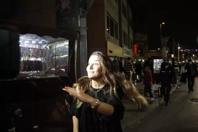 Taksim'de polis noktasındaki taksiciye küfür eden kadın gözaltına alındı