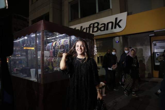 Taksim'de polis noktasındaki taksiciye küfür eden kadın gözaltına alındı