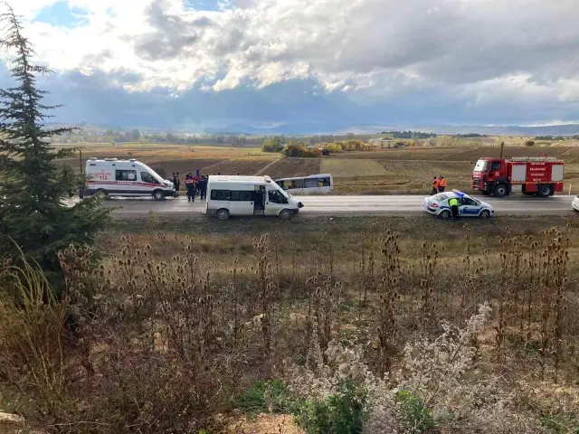Kastamonu'da polis memurlarını taşıyan midibüs kaza yaptı: 12 yaralı
