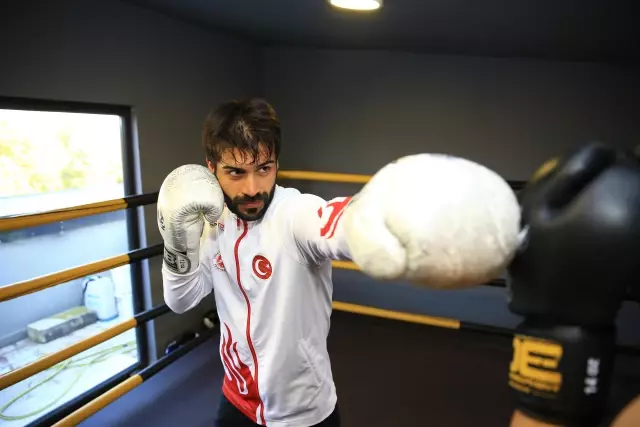 Milli kick boksçu Batuhan Bozatlı, ringe dünya şampiyonluğu için çıkacak