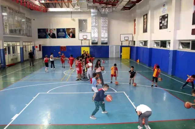 Şırnak'ta modern tesislerle gençler spora yöneldi