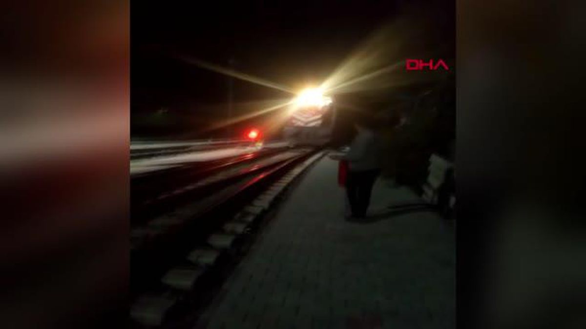 TOKAT'YA YÜK TRENİNİN LOKOMOTİFİ YANDI