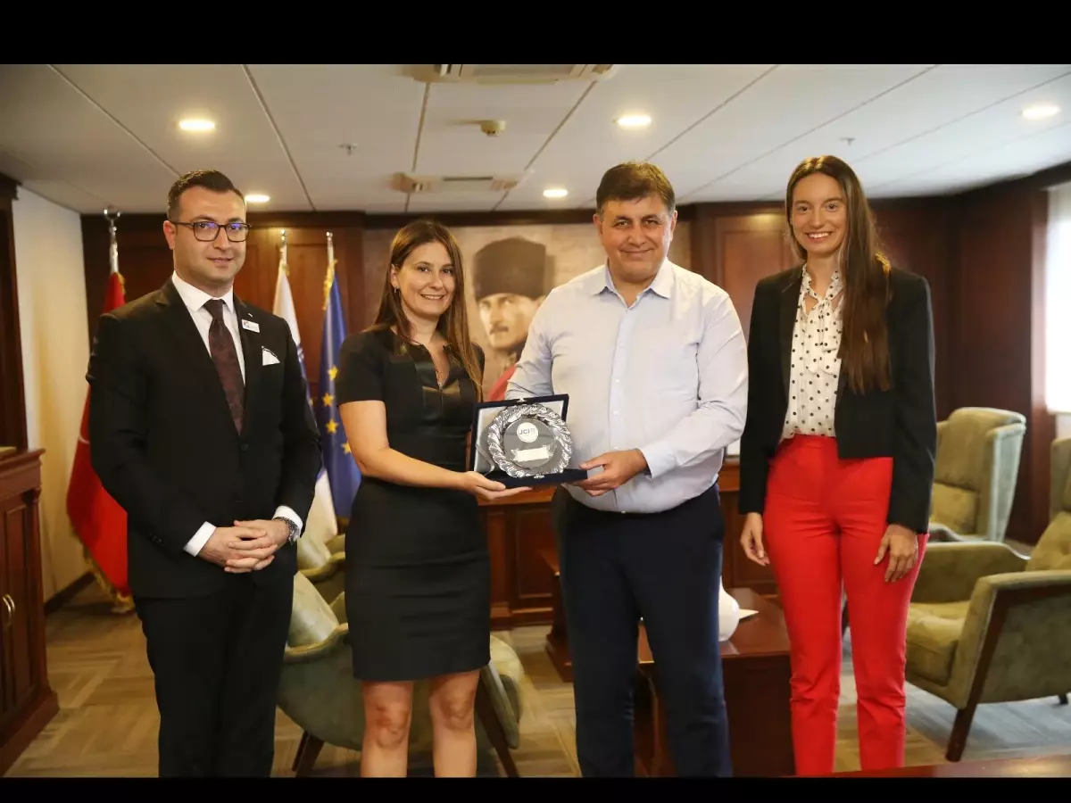 Tugay'dan 'İş'te Dijital Kadınlar'a Destek