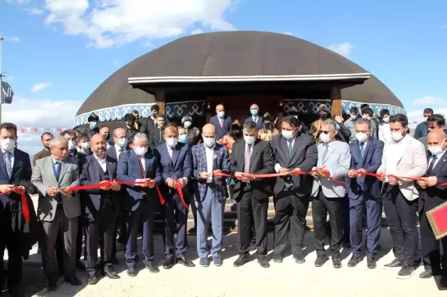 Türkiye'nin oba konseptindeki ilk gençlik kampı açıldı