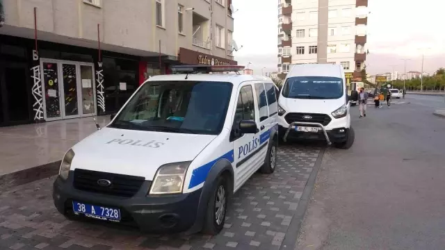 Üçüncü kattan beton zemine düşen 2 çocuk annesi yaşamını yitirdi