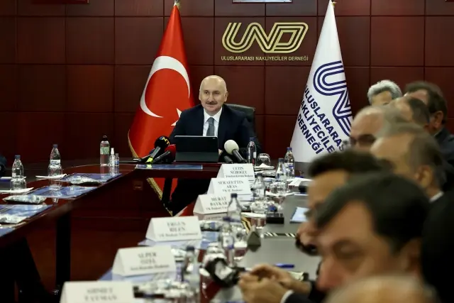 Ulaştırma ve Altyapı Bakanı Karaismailoğlu, nakliye sektörü temsilcileriyle bir araya geldi Açıklaması