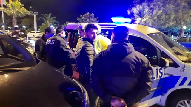 Yolun karşısına geçmek isteyen genç kıza taksi çarptı
