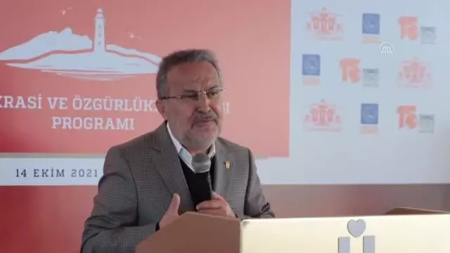 15 Temmuz gazileri ve şehit yakınları Demokrasi ve Özgürlükler Adası'nı ziyaret etti