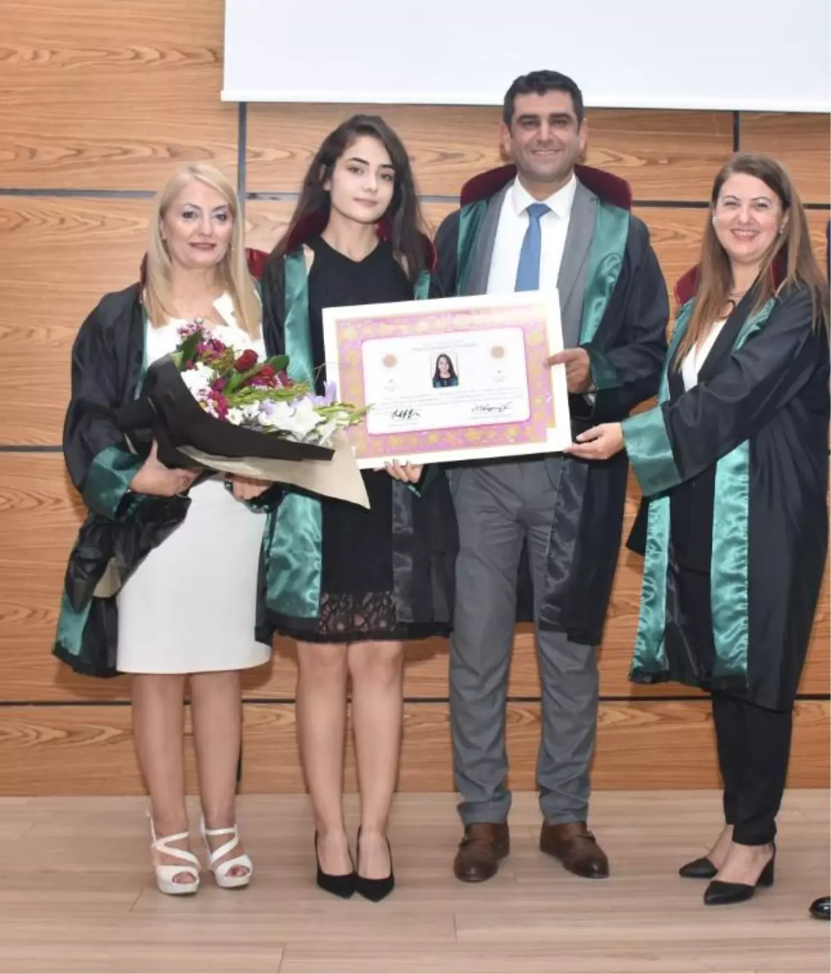 Adana'da stajını tamamlayan 20 avukat mesleğe başladı