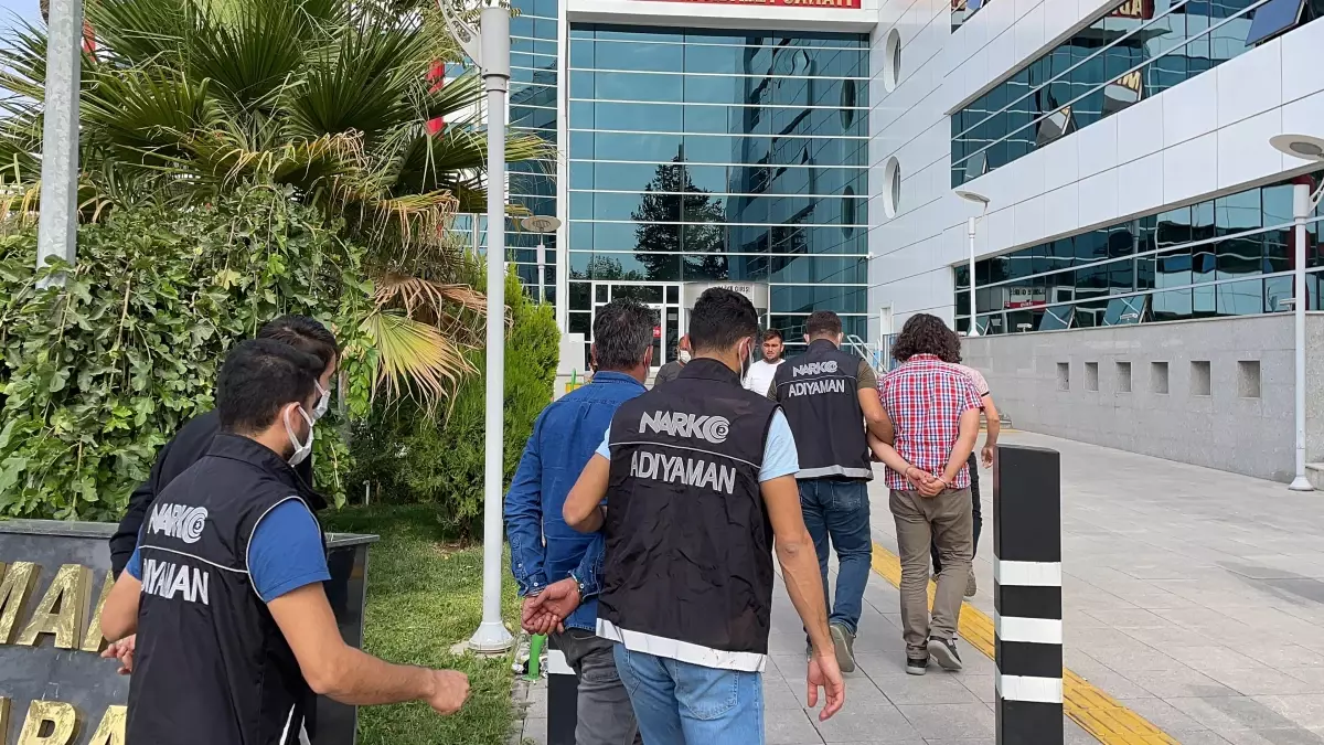 Adıyaman'da uyuşturucu operasyonunda gözaltına alınan 3 zanlıdan 2'si tutuklandı