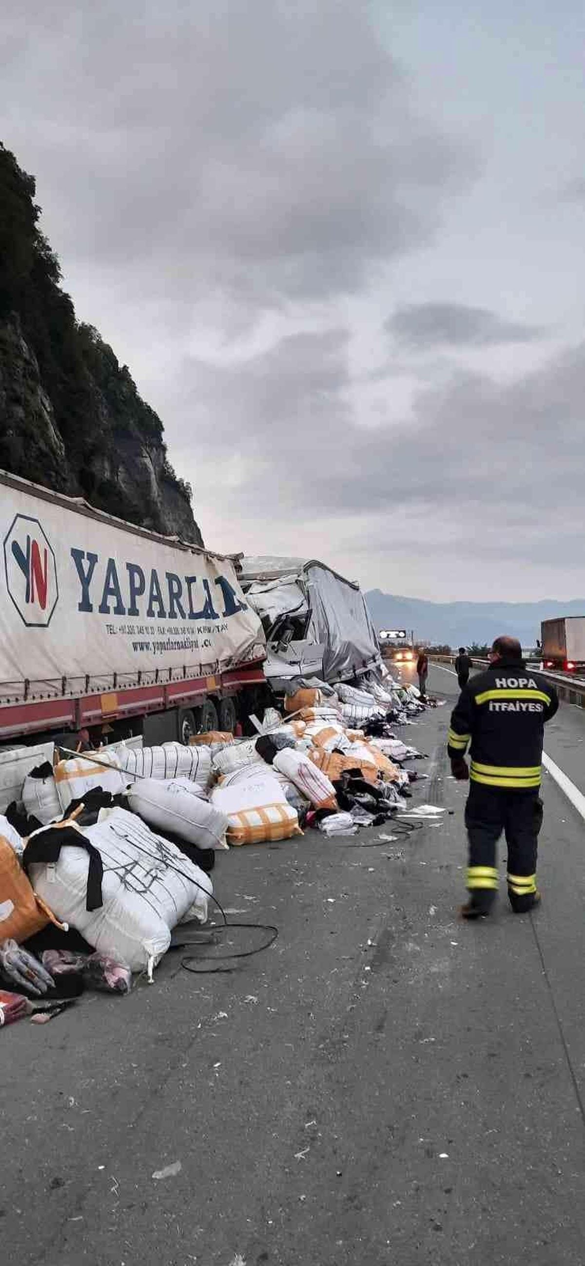Artvin'de tır kazası: 1 yaralı