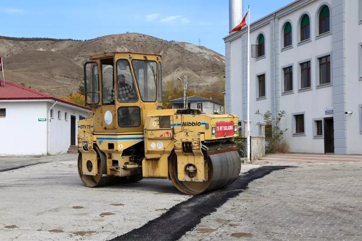 Asfalt yama çalışmalarımız devam ediyor