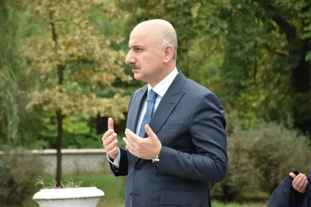 Son dakika... BUDAPEŞTE - Bakan Karaismailoğlu, Macaristan'daki Türk Şehitliği'ni ziyaret etti