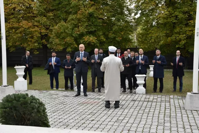 Son dakika... BUDAPEŞTE - Bakan Karaismailoğlu, Macaristan'daki Türk Şehitliği'ni ziyaret etti