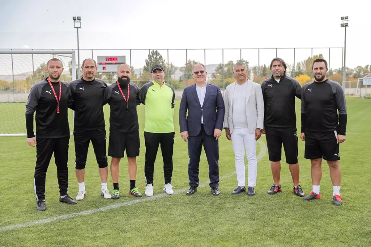 BAŞKANIMIZ BİLGİN BELEDİYESPOR FUTBOLCULARINI TEBRİK ETTİ...