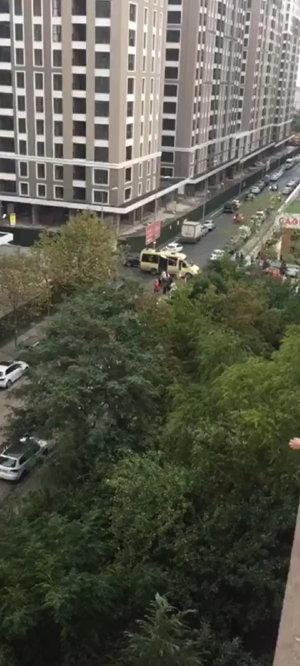 Beylikdüzü'nde 7 yerinden bıçaklanan genç ağır yaralandı