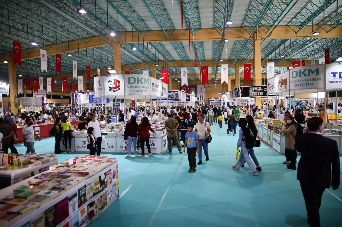 Denizli'deki Kitap Fuarı'nı 6 günde 180 bin kişi ziyaret etti