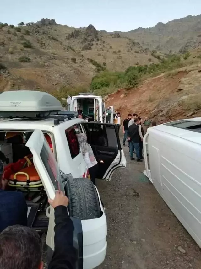 Derecik'te trafik kazası: 5 yaralı