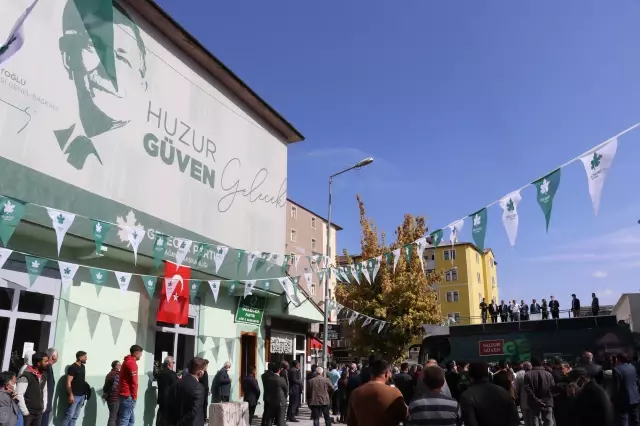 Gelecek Partisi Genel Başkanı Davutoğlu, partisinin il başkanlığını açtı