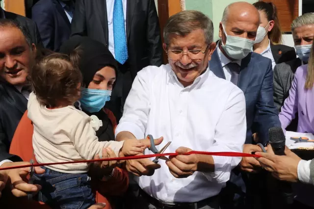 Gelecek Partisi Genel Başkanı Davutoğlu, partisinin il başkanlığını açtı