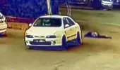 Boşanma aşamasındaki eşinin yanında gördüğü kişiye otomobiliyle çarpıp metrelerce sürükleyen şahıs tutuklandı