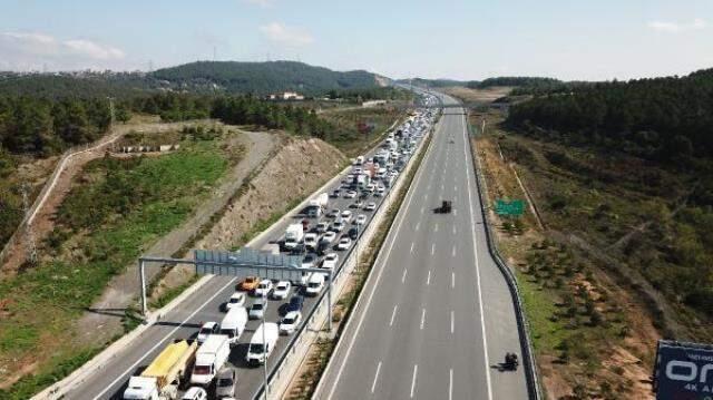 İstanbul'da korkunç kaza! Beton blok yüklü tır, otomobili kağıt gibi ezdi