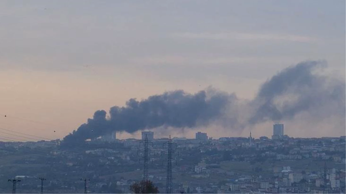 İstanbul, sabaha yangınla uyandı! Geri Dönüşüm Tesisi cayır cayır yanıyor