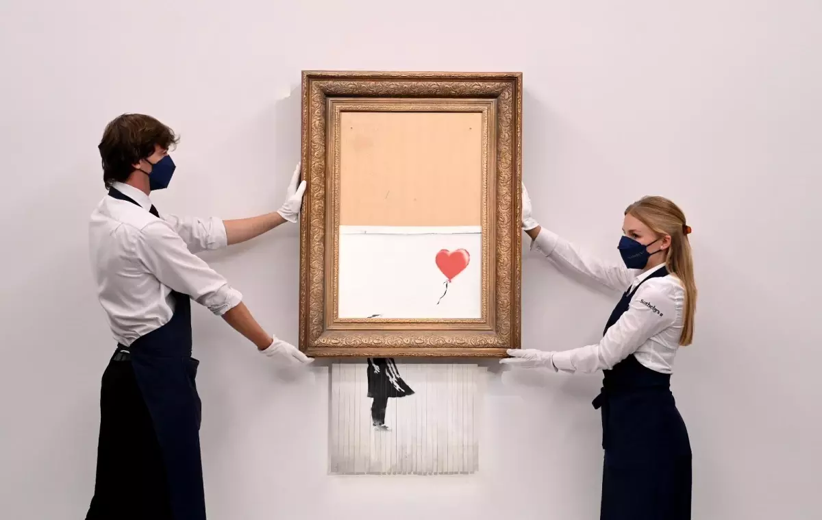 İngiliz sanatçı Banksy'nin eseri rekor fiyata alıcı bulduBanksy'nin 'Love is in the Bin' 18 milyon poundan fazlaya satıldı