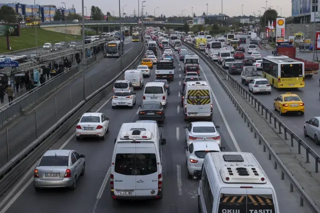İstanbul'da trafik yoğunluğu yaşanıyor
